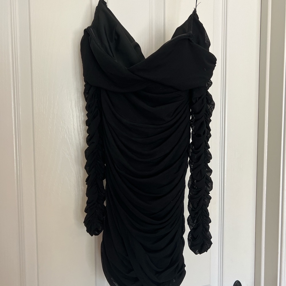 SELFIE LESLIE MOONRISE OFF-SHOULDER LONG SLEEVE RUCHED DRESS BLACK